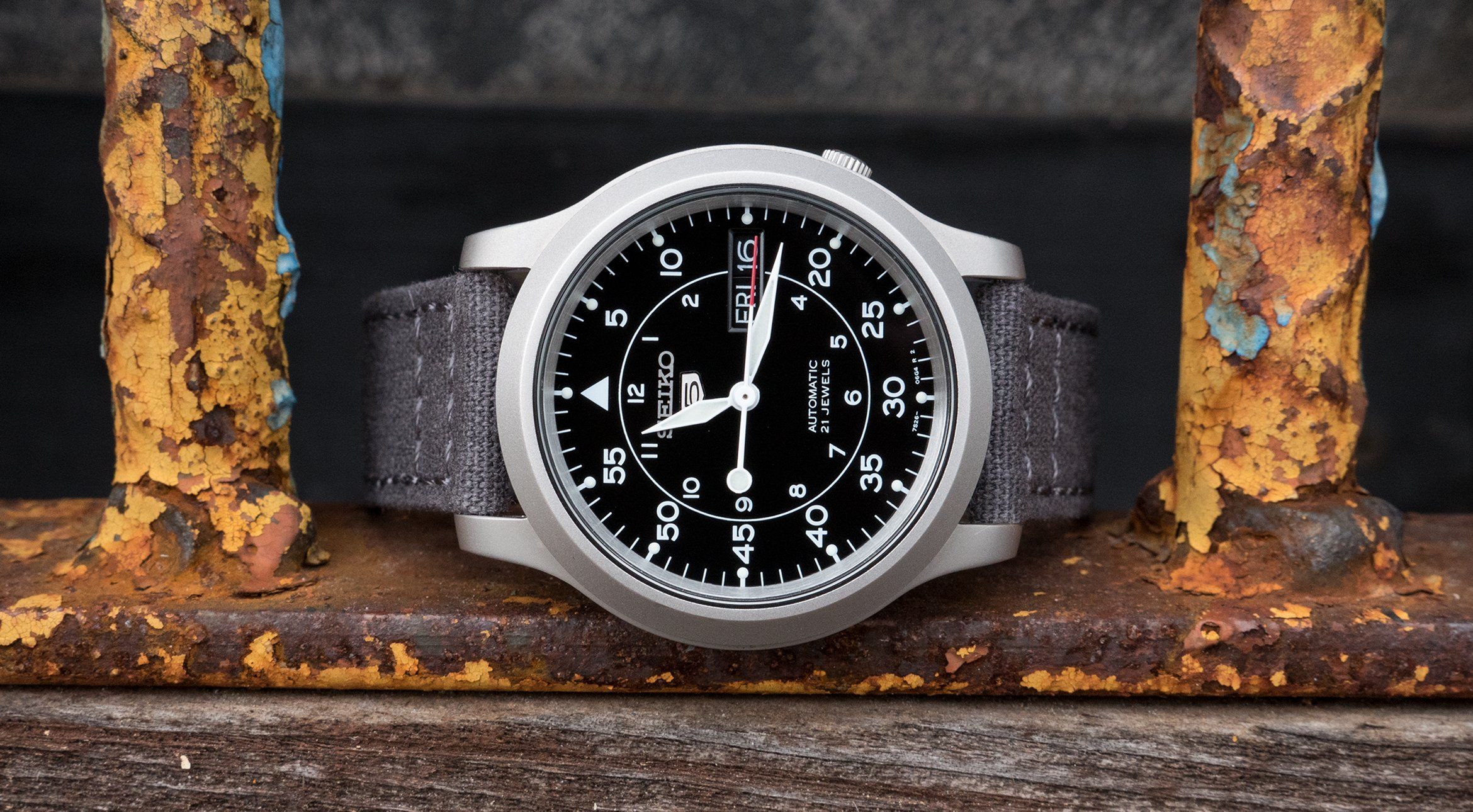 Barton canvas watch on sale strap